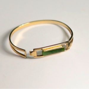 Vtg Avon Jewelry Gold Tone with Green Stone Hinged Bracelet